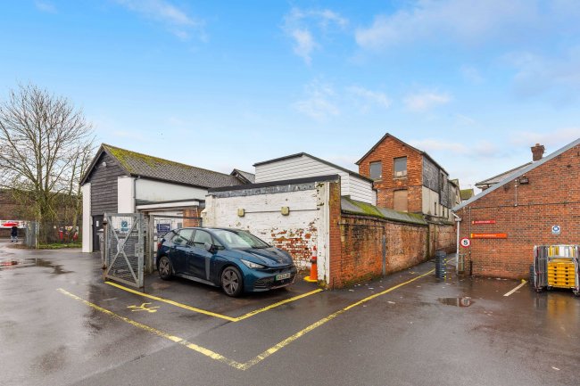 125 High street, Hungerford Berkshire, RG17 0DL 1