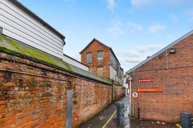 125 High street, Hungerford Berkshire, RG17 0DL 1