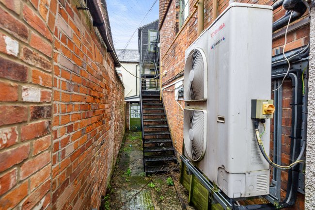 125 High street, Hungerford Berkshire, RG17 0DL 1