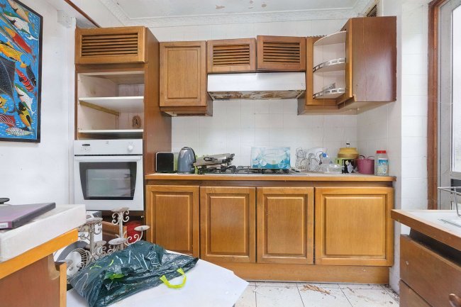 43 Hazelwood Lane, Palmers Green, London, N13 5EZ 3