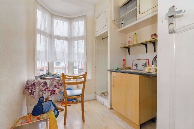 43 Hazelwood Lane, Palmers Green, London, N13 5EZ 3