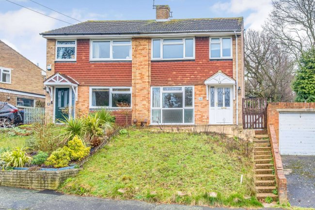 16 Malus Drive, Addlestone, Surrey, KT15 1EP 10