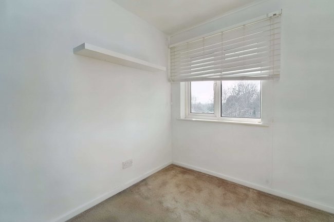 16 Malus Drive, Addlestone, Surrey, KT15 1EP 10