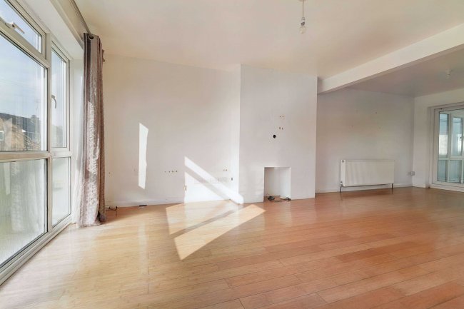 16 Malus Drive, Addlestone, Surrey, KT15 1EP 10