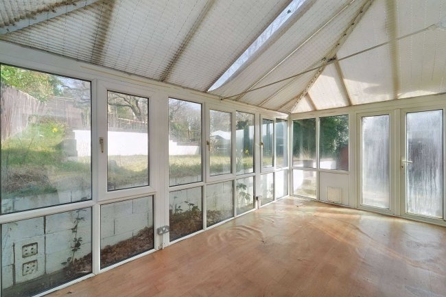 16 Malus Drive, Addlestone, Surrey, KT15 1EP 10