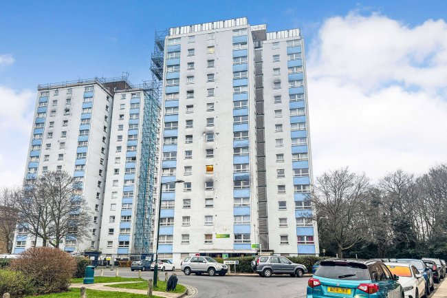 76 Slade House, 2 Edgar Road, Hounslow, Middlesex, TW4 5QG 6