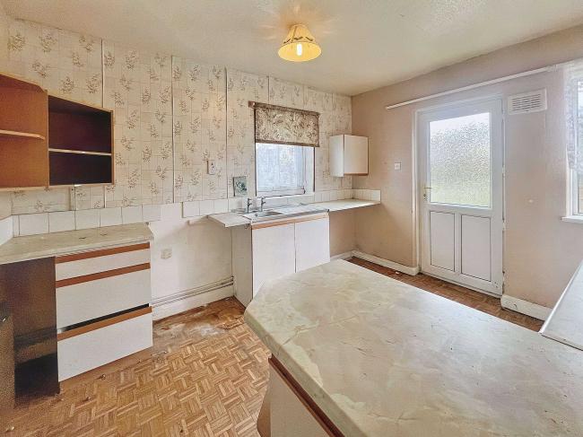 25 Thornton Street, Sutton-in-Ashfield, NG17 5DT 3