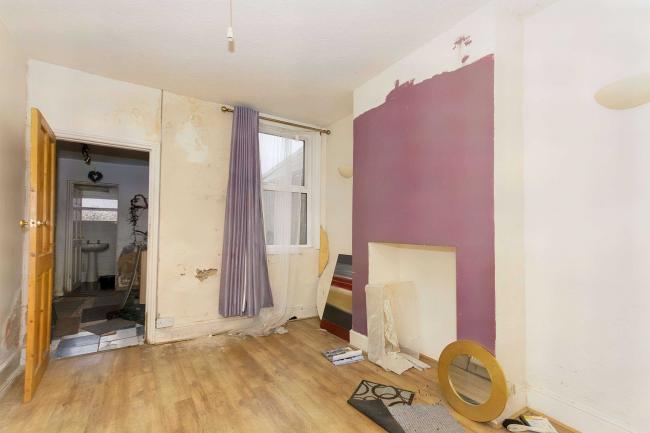 102 Glassbrook Road, Rushden, NN10 9TH 2