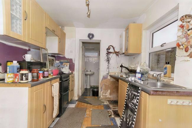 102 Glassbrook Road, Rushden, NN10 9TH 2