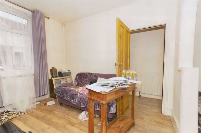 102 Glassbrook Road, Rushden, NN10 9TH 2