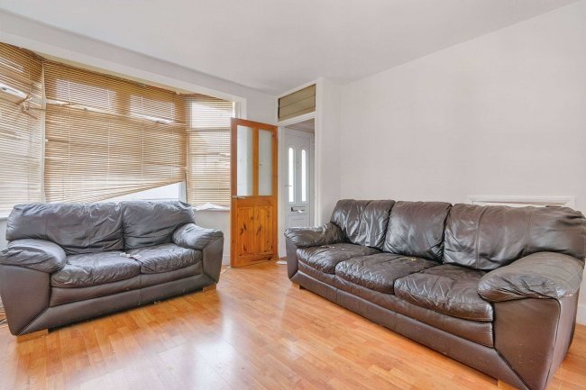 115 Sheringham Avenue, Romford, London, RM7 9DR 10