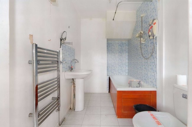 115 Sheringham Avenue, Romford, London, RM7 9DR 10