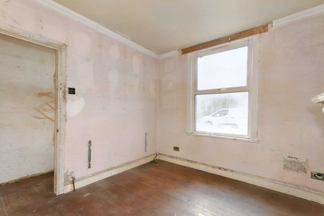 32 St Leonards Street, Bedford, MK42 9BS 10