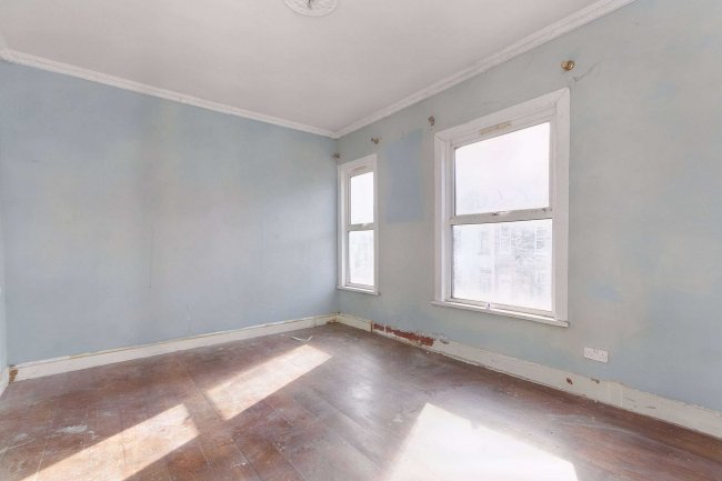 32 St Leonards Street, Bedford, MK42 9BS 10