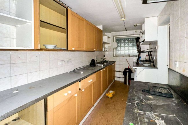 49 Withnell Road, Blackpool FY4 1HE 5