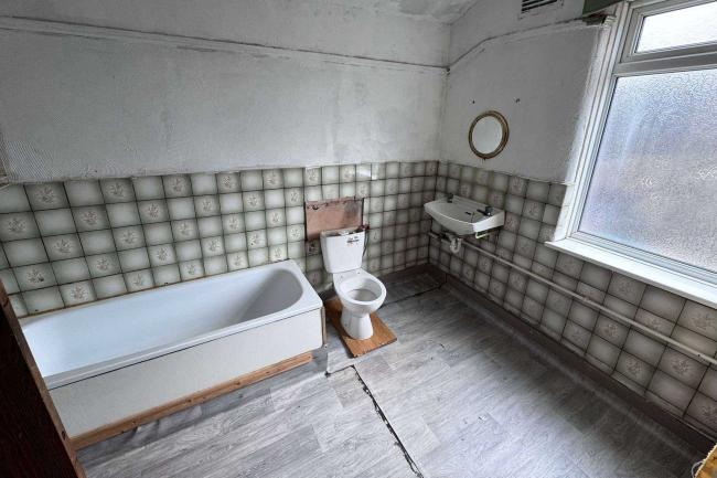 214 Kingston Road, Ilford, IG1 1PF 1