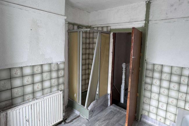 214 Kingston Road, Ilford, IG1 1PF 1