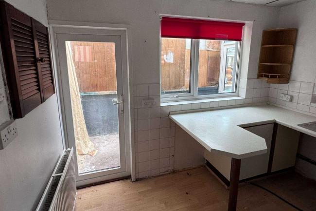 214 Kingston Road, Ilford, IG1 1PF 1