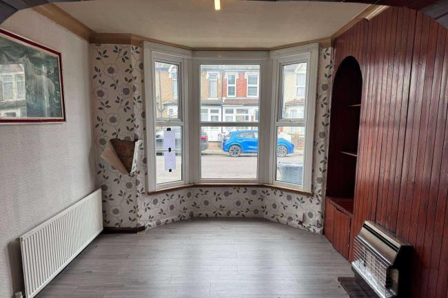 214 Kingston Road, Ilford, IG1 1PF 1