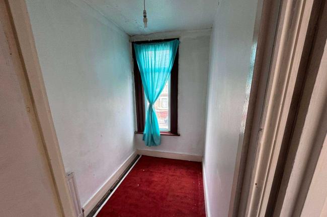 214 Kingston Road, Ilford, IG1 1PF 1