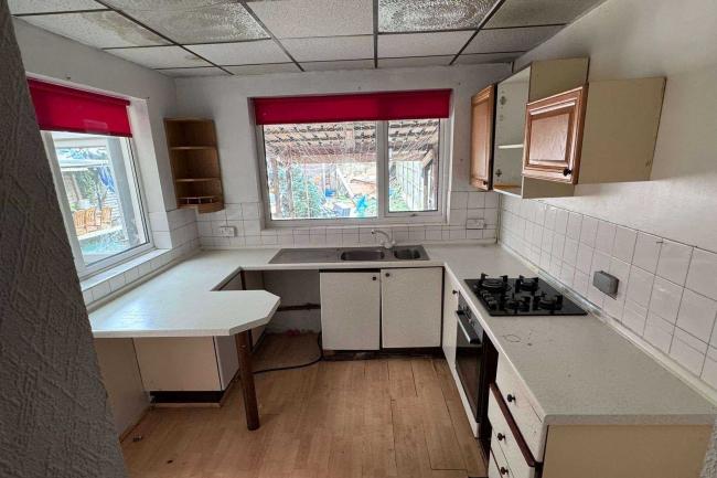 214 Kingston Road, Ilford, IG1 1PF 1