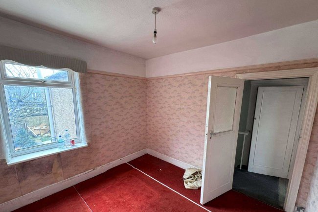 214 Kingston Road, Ilford, IG1 1PF 1