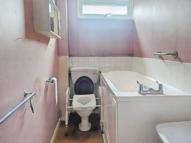 47 Kidbrooke Park Road, Blackheath, London, SE3 0EQ 7