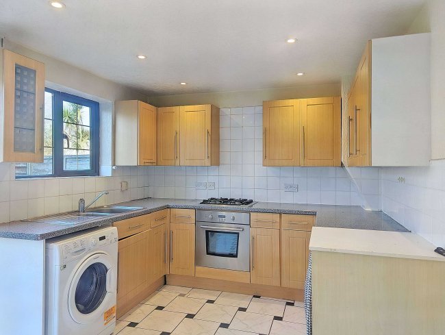 16 York Street, Mitcham, CR4 4JY 2