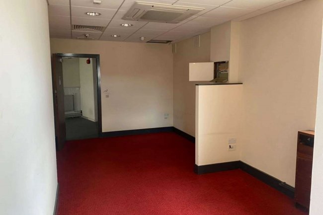 100 High Street, Tonbridge, TN9 1AN 2