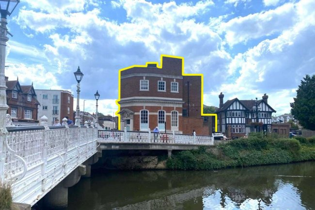 100 High Street, Tonbridge, TN9 1AN 2