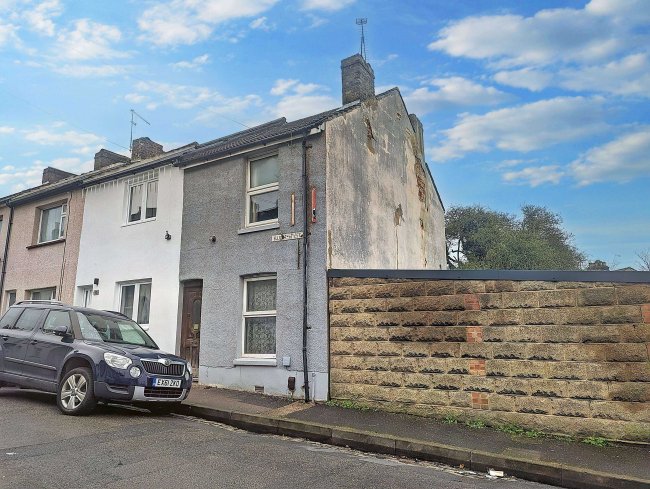 17 Elliott Street, Gravesend, Kent, DA12 2JP 7