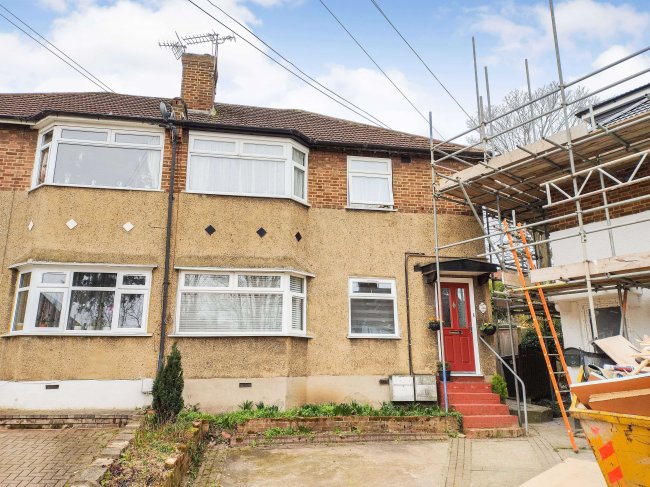 13/13a Oakleigh Close, Whetstone, N20 0RT 6