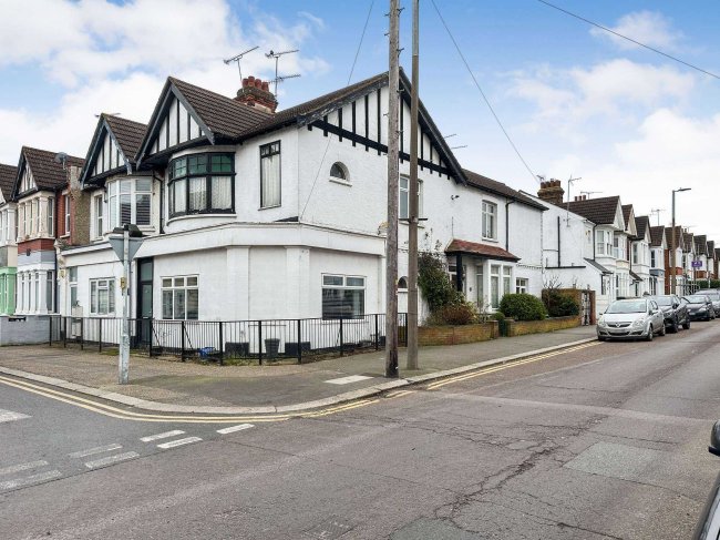 55 Southbourne grove, & 436 Westborough Road, Westcliff-on-sea, Essex, SS0 9UW & SS0 9TJ 8