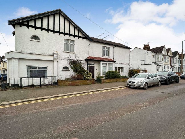 55 Southbourne grove, & 436 Westborough Road, Westcliff-on-sea, Essex, SS0 9UW & SS0 9TJ 8