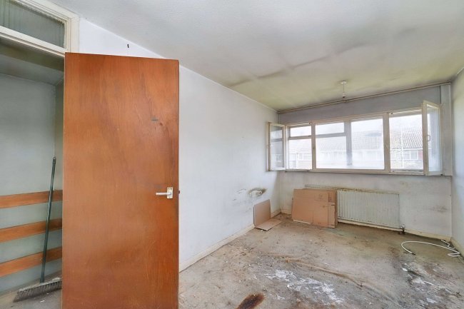 46 West Close, Ashford, Middlesex, TW15 3LN 9