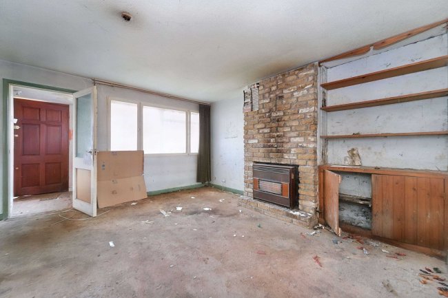 46 West Close, Ashford, Middlesex, TW15 3LN 9