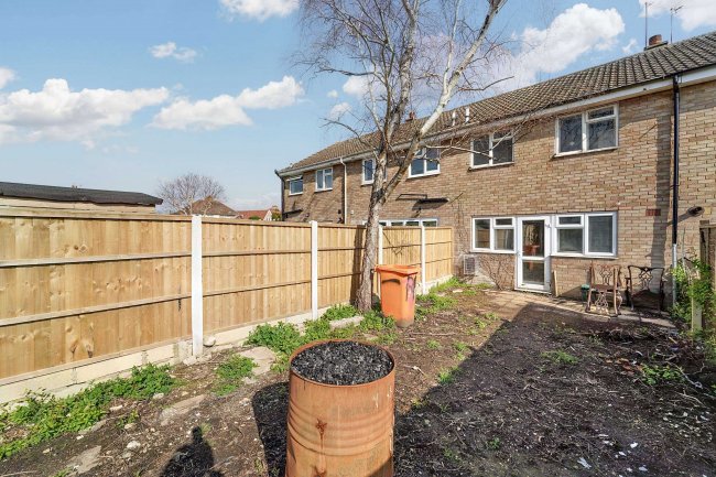 46 West Close, Ashford, Middlesex, TW15 3LN 9