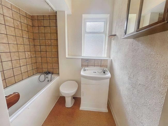 26 Eltham Close, Nottingham NG8 6BS 4