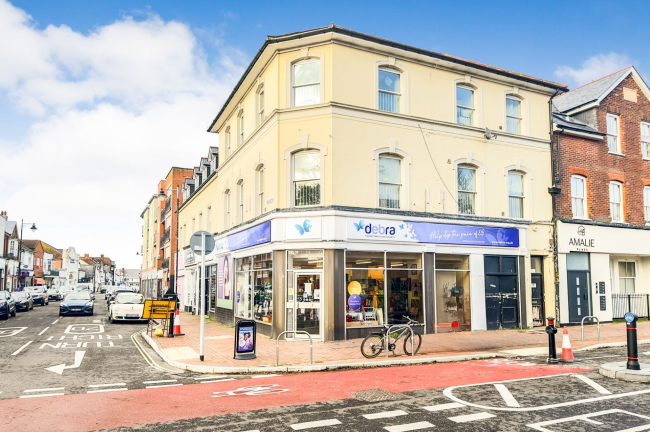 83 Lynchford Road, Farnborough, GU14 6ET 8