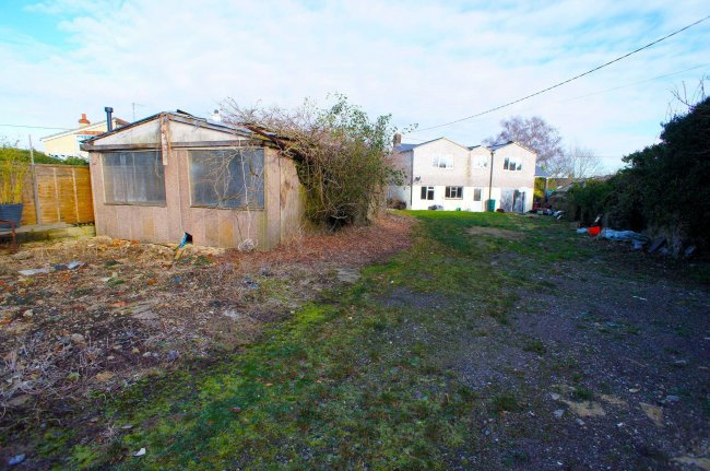 3 Greatfield Nr Royal Wootton Bassett, Wiltshire SN4 8EQ 2