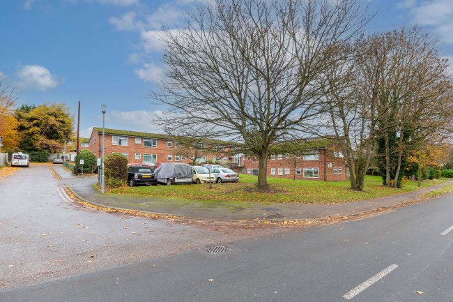 Bolds Court, Rogers Lane, Stoke Poges, Buckinghamshire, SL2 4LR 3