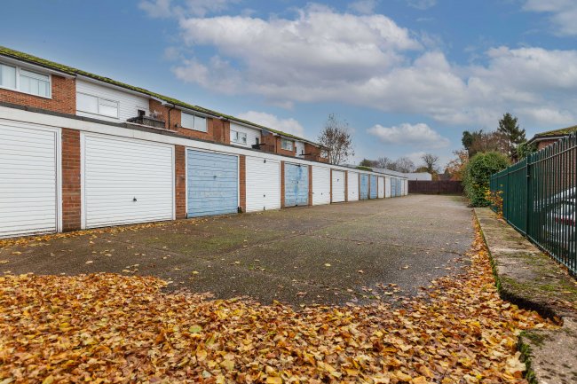 Bolds Court, Rogers Lane, Stoke Poges, Buckinghamshire, SL2 4LR 3