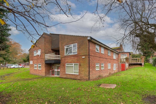 Bolds Court, Rogers Lane, Stoke Poges, Buckinghamshire, SL2 4LR 3