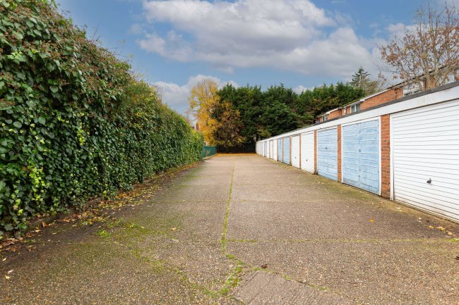 Bolds Court, Rogers Lane, Stoke Poges, Buckinghamshire, SL2 4LR 3