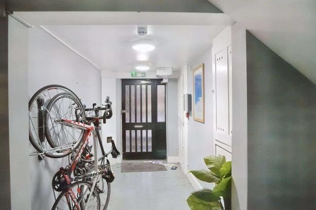 The rear flat, 4 St Marks Hill, Surbiton KT6 4PW 5