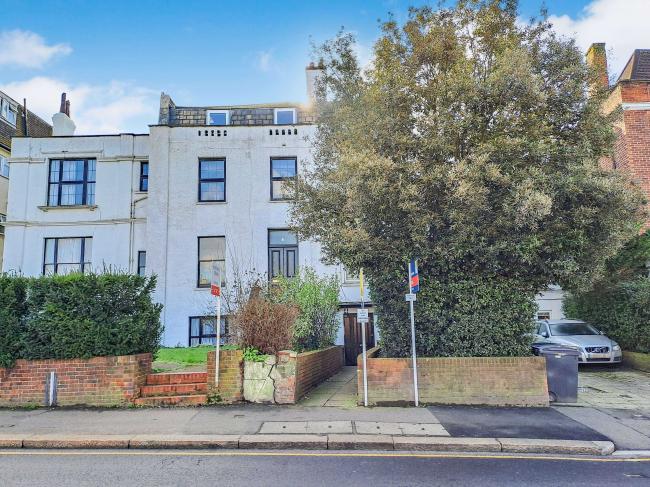 The rear flat, 4 St Marks Hill, Surbiton KT6 4PW 5