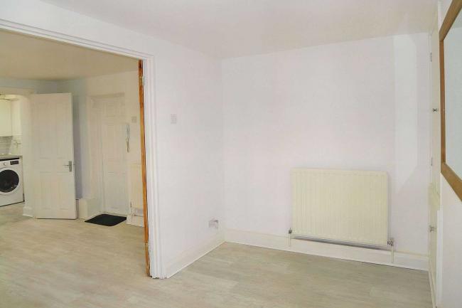 The rear flat, 4 St Marks Hill, Surbiton KT6 4PW 5