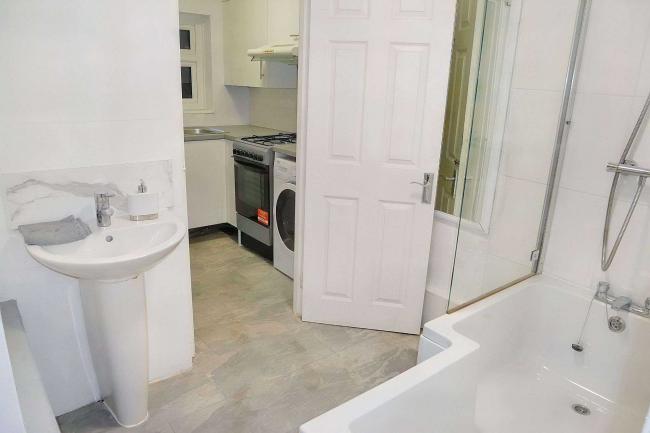 The rear flat, 4 St Marks Hill, Surbiton KT6 4PW 5