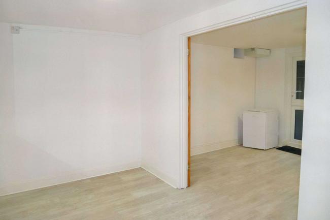 The rear flat, 4 St Marks Hill, Surbiton KT6 4PW 5