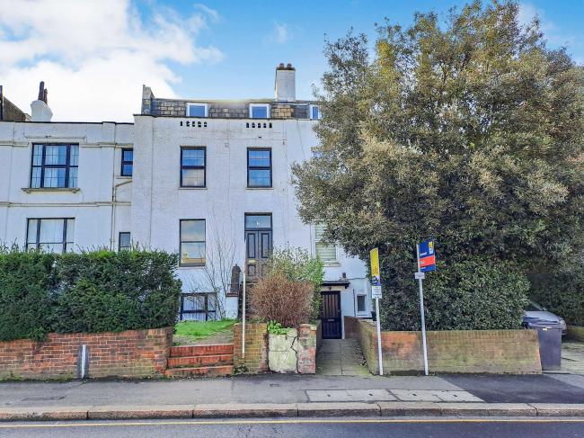 The rear flat, 4 St Marks Hill, Surbiton KT6 4PW 5